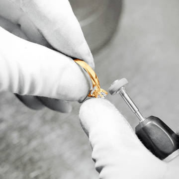 Шлифовка золотого кольца с помощью бормашины